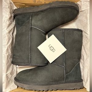 UGG Women’s Classic Short II